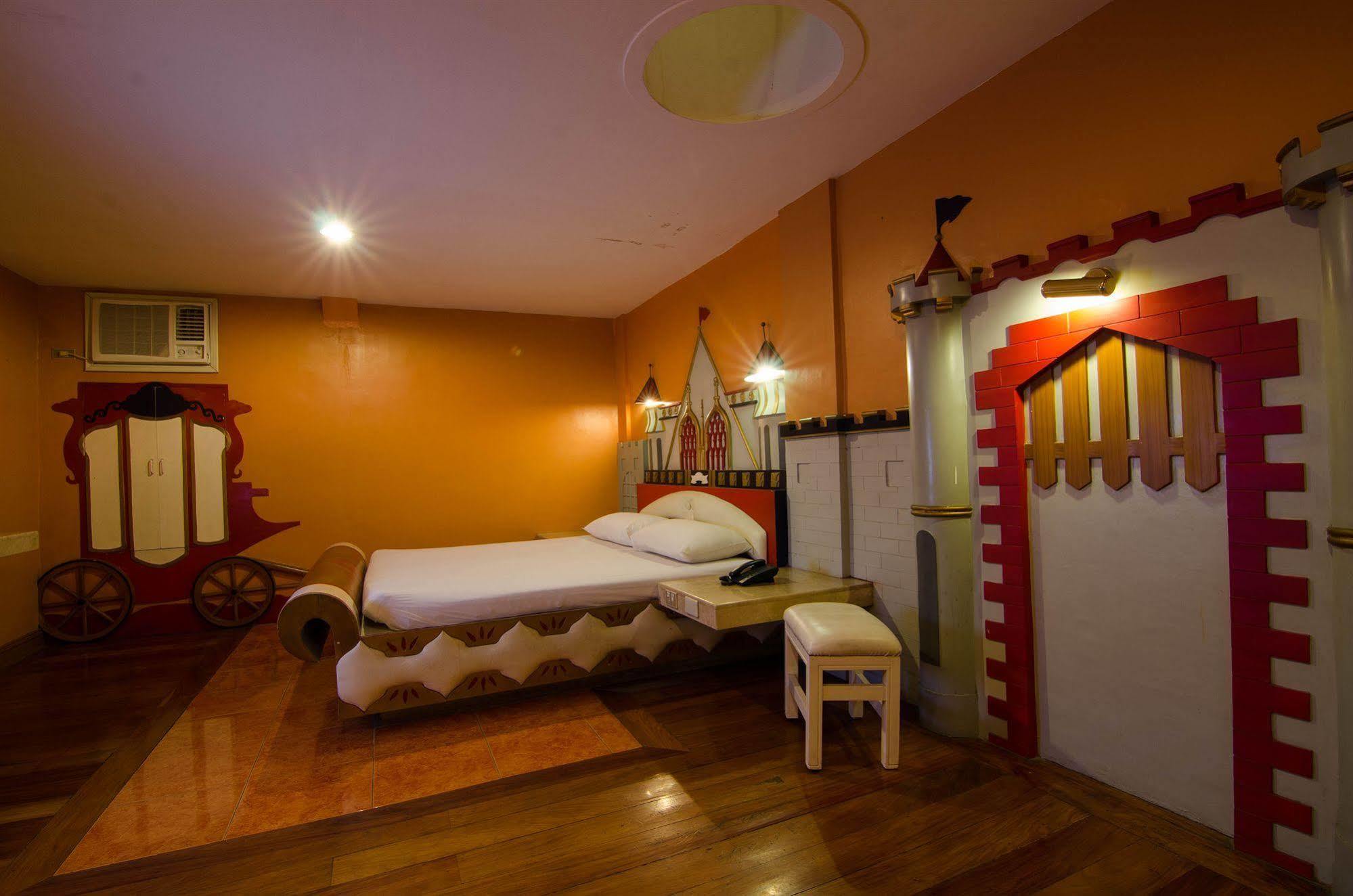 Motel Victoria Court Pampanga Esterno foto